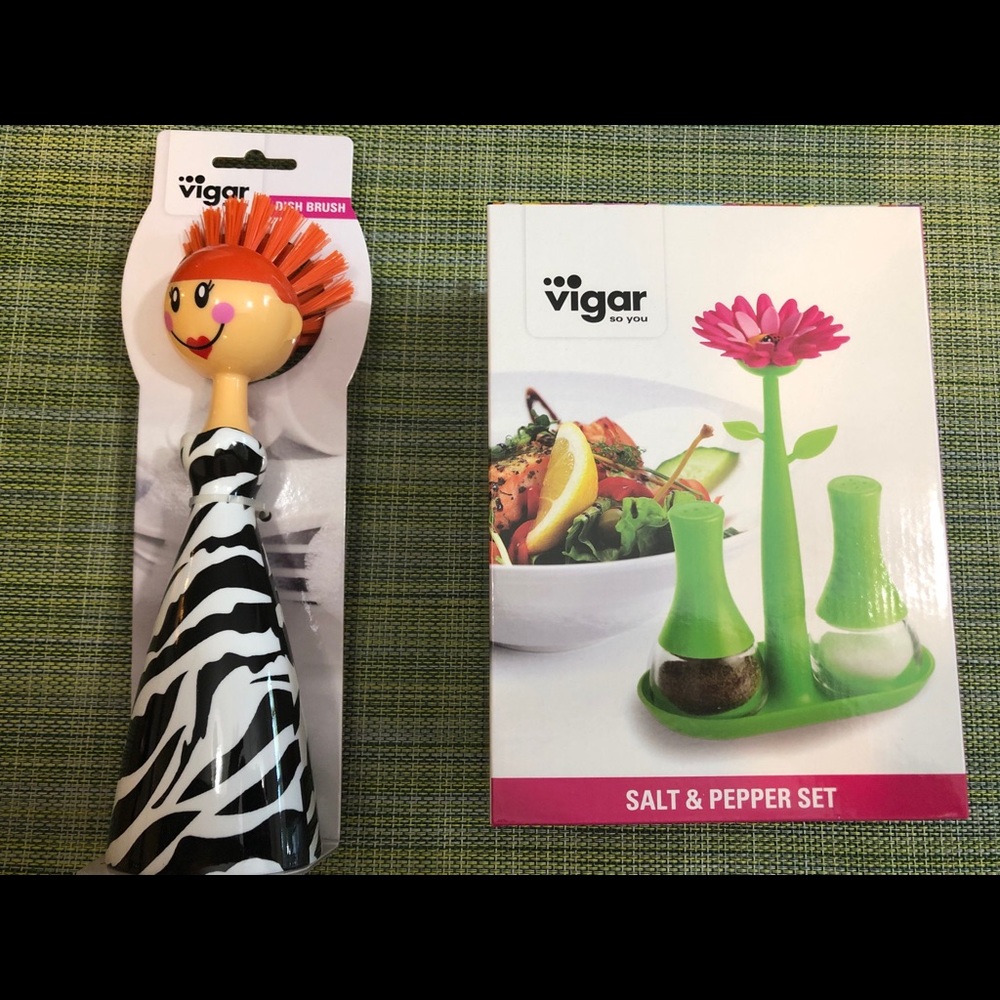 Vigar  Salt & Pepper Set and Vigar Dish Brush